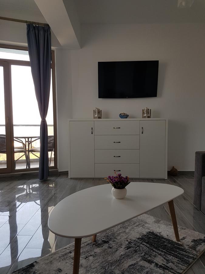 Frontal View By Twin Residence Mamaia Exterior foto