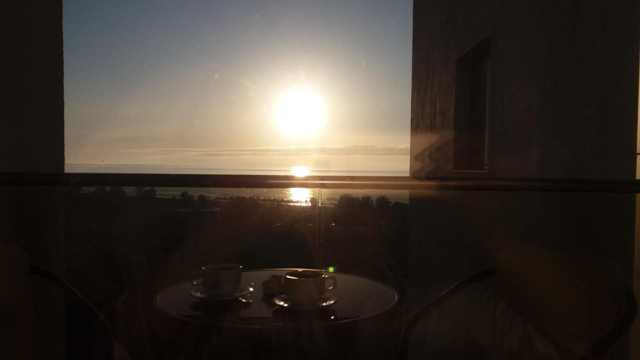Frontal View By Twin Residence Mamaia Exterior foto