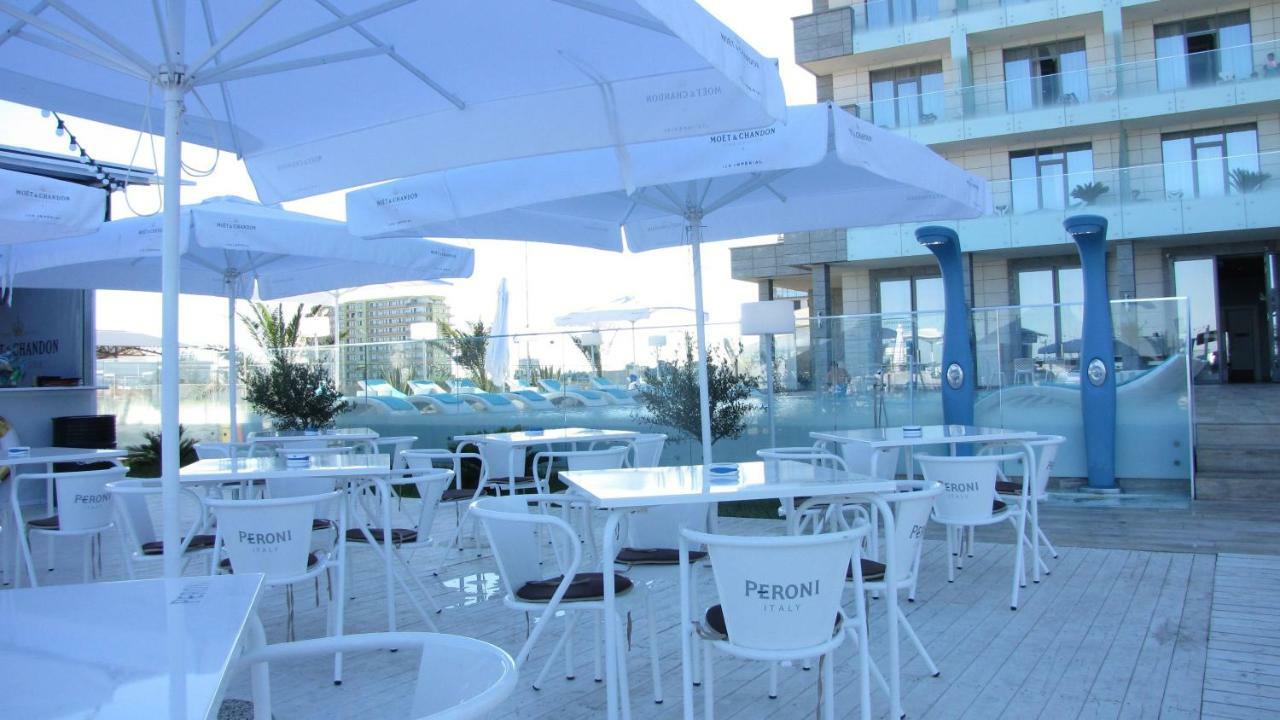 Frontal View By Twin Residence Mamaia Exterior foto